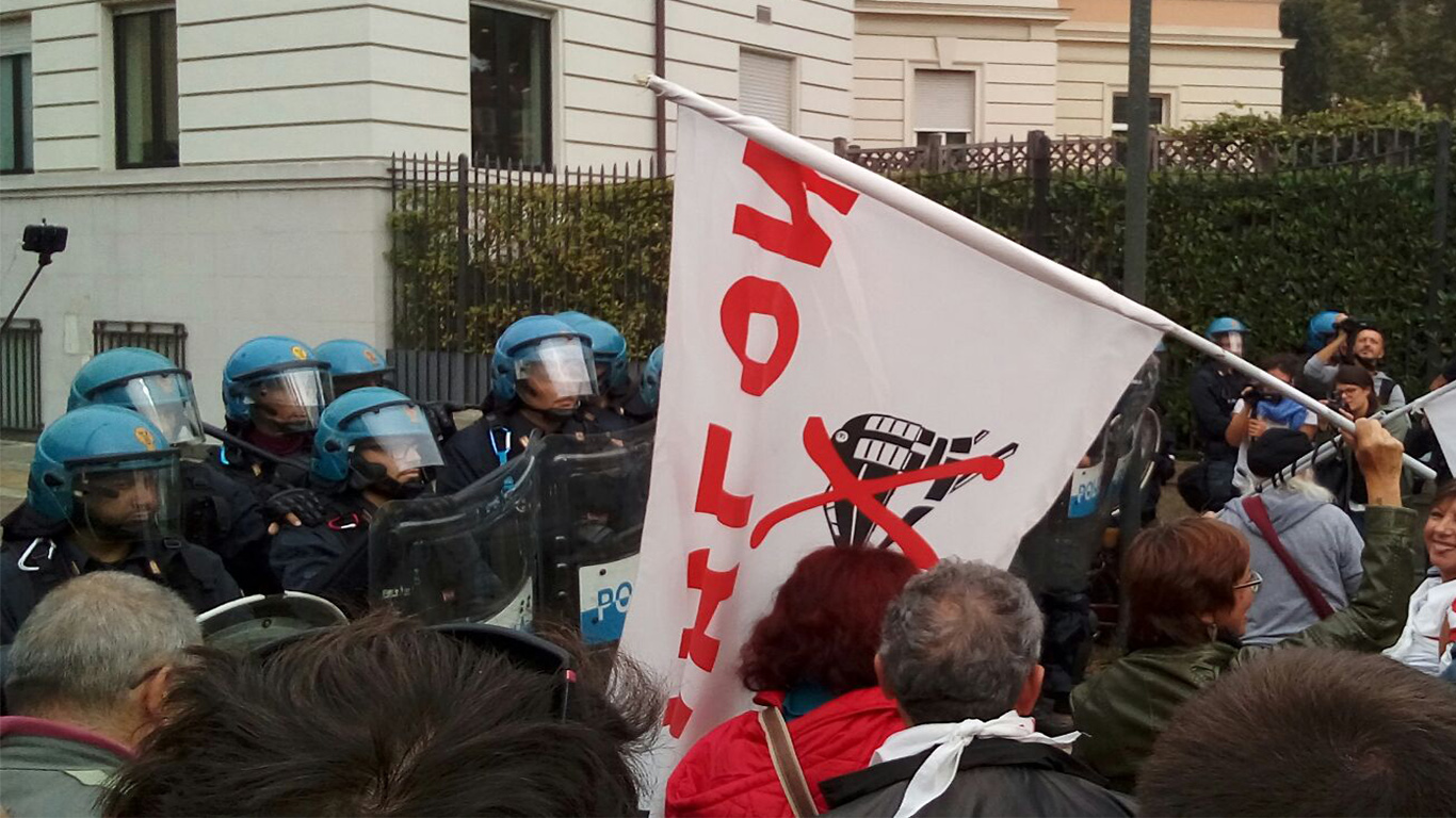 No Tav e studenti contro il G7: cariche della polizia a Torino