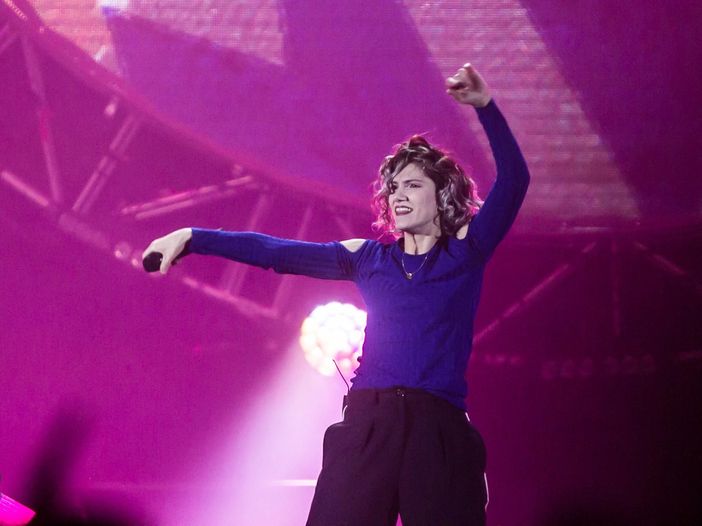 Concerto di Elisa rovinato – “Uscite, non respirate questa schifezza”