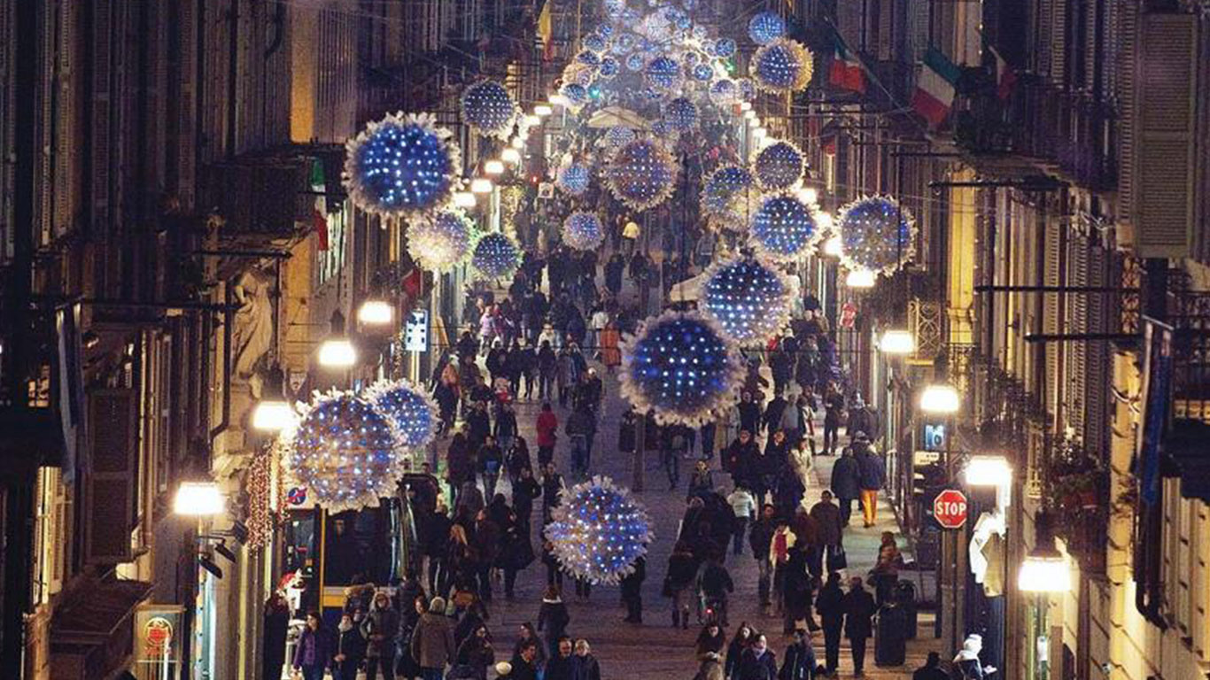 “Contro i disagi dei lavori in corso, sì alle Luci d’Artista in via Stradella”