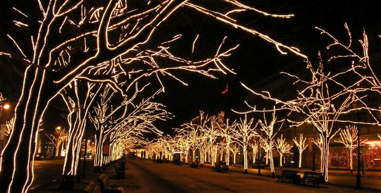 Luci di Natale contro il degrado in periferia – Il progetto continua in Borgo Aurora