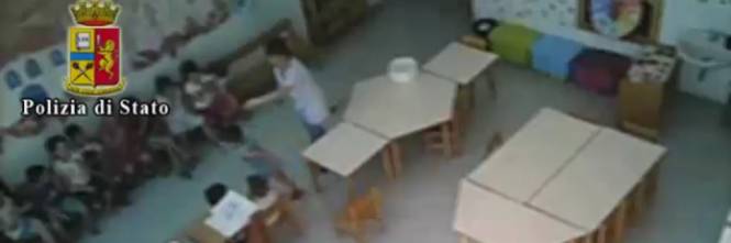 Violenze all’asilo di Vercelli, 52 casi di maltrattamenti – “Tradita dalle insegnanti”