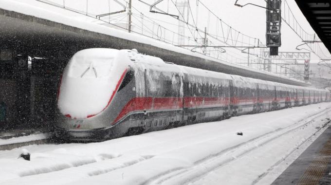Neve e disagi in Piemonte – Pronti più di mille spalatori, ferrovie e autostrade in tilt