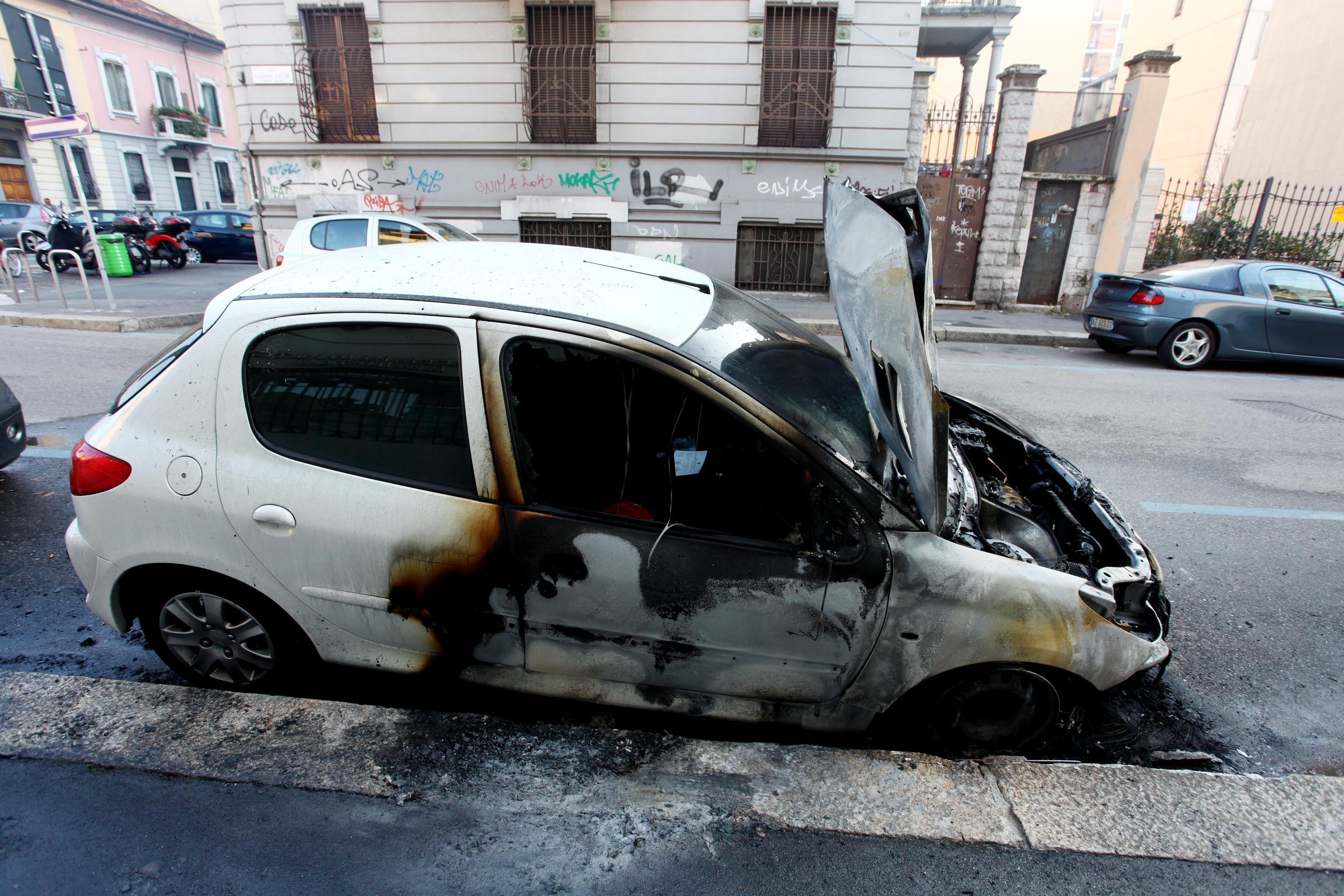 Periferia nord, torna l’incubo piromane – Due incendi in due giorni