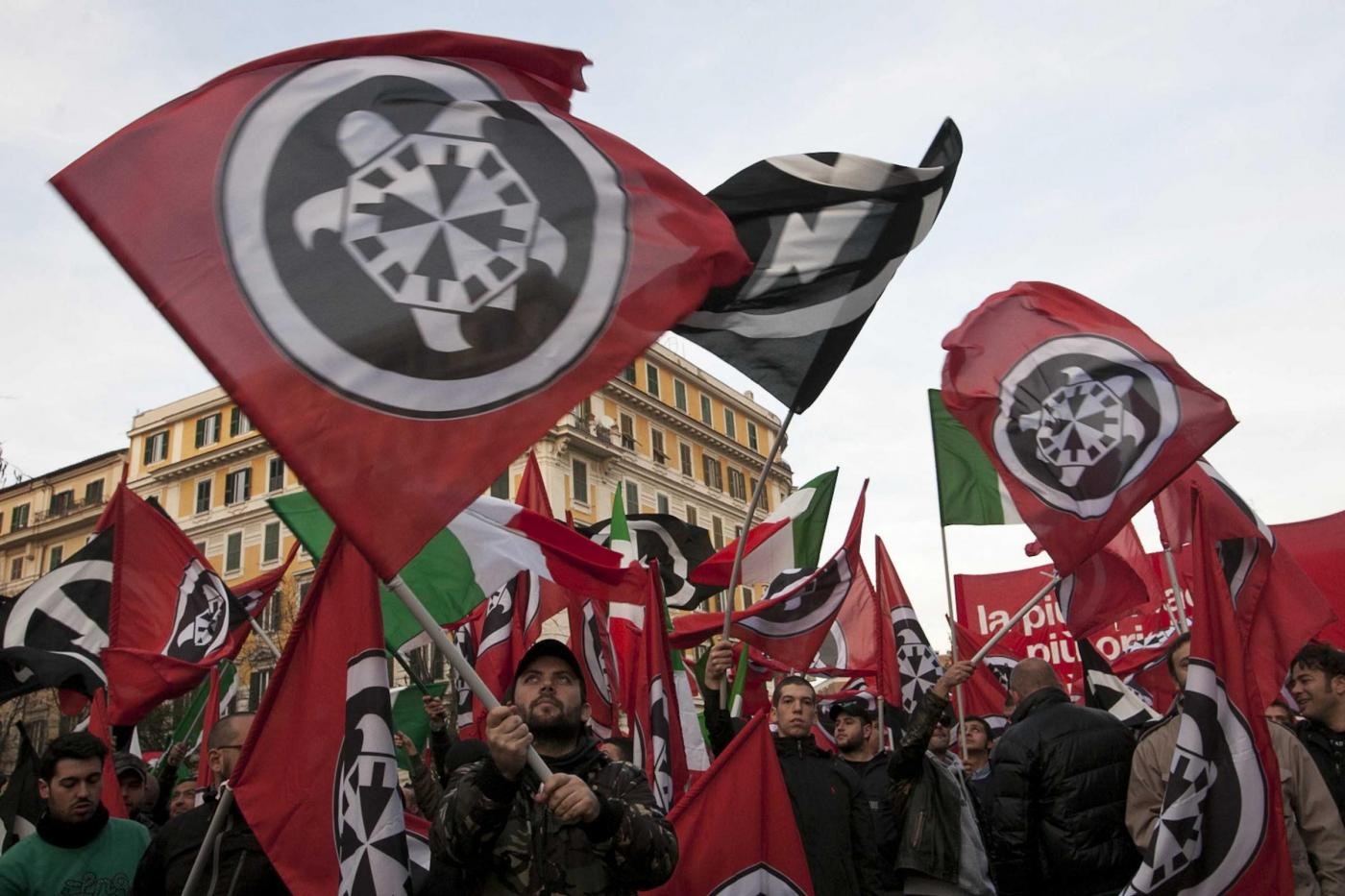 Scontro fra Casa Pound e anti fascisti – A Torino tensioni e sfottò