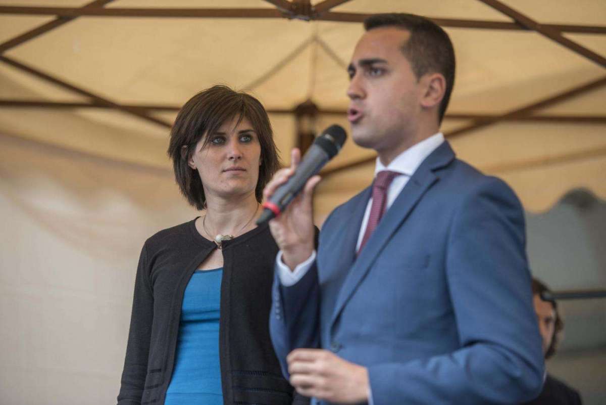 Consigliera 5 Stelle usa auto blu per prendere figlia a scuola – Di Maio: “Fatto gravissimo, si dimetta”