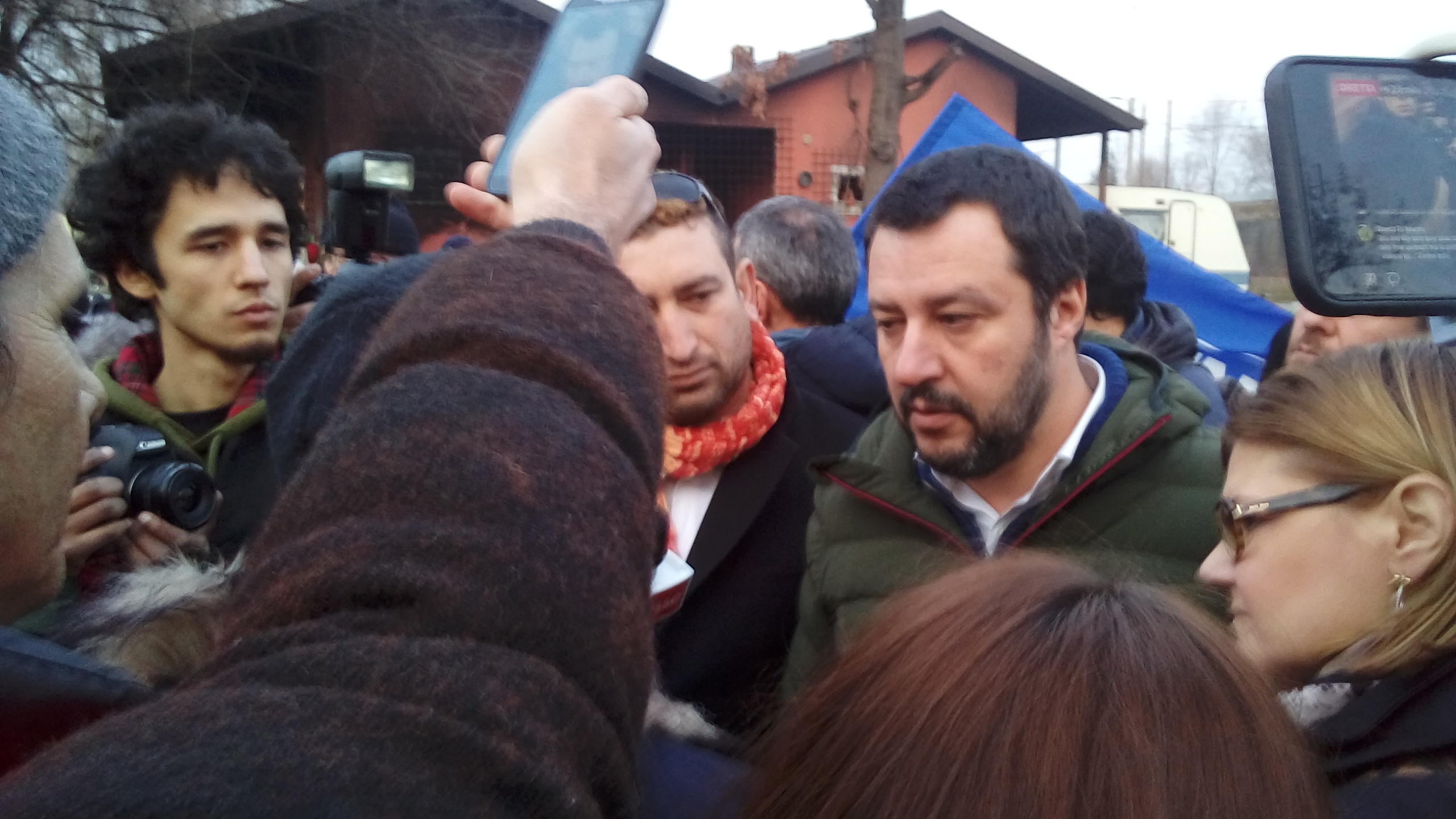 Salvini al campo rom di via Germagnano – “Il mio sogno è chiuderlo e farci un parco giochi”