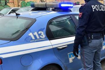 Minacciano passante con la spranga mentre tentano il furto in magazzino – Arrestati tre marocchini