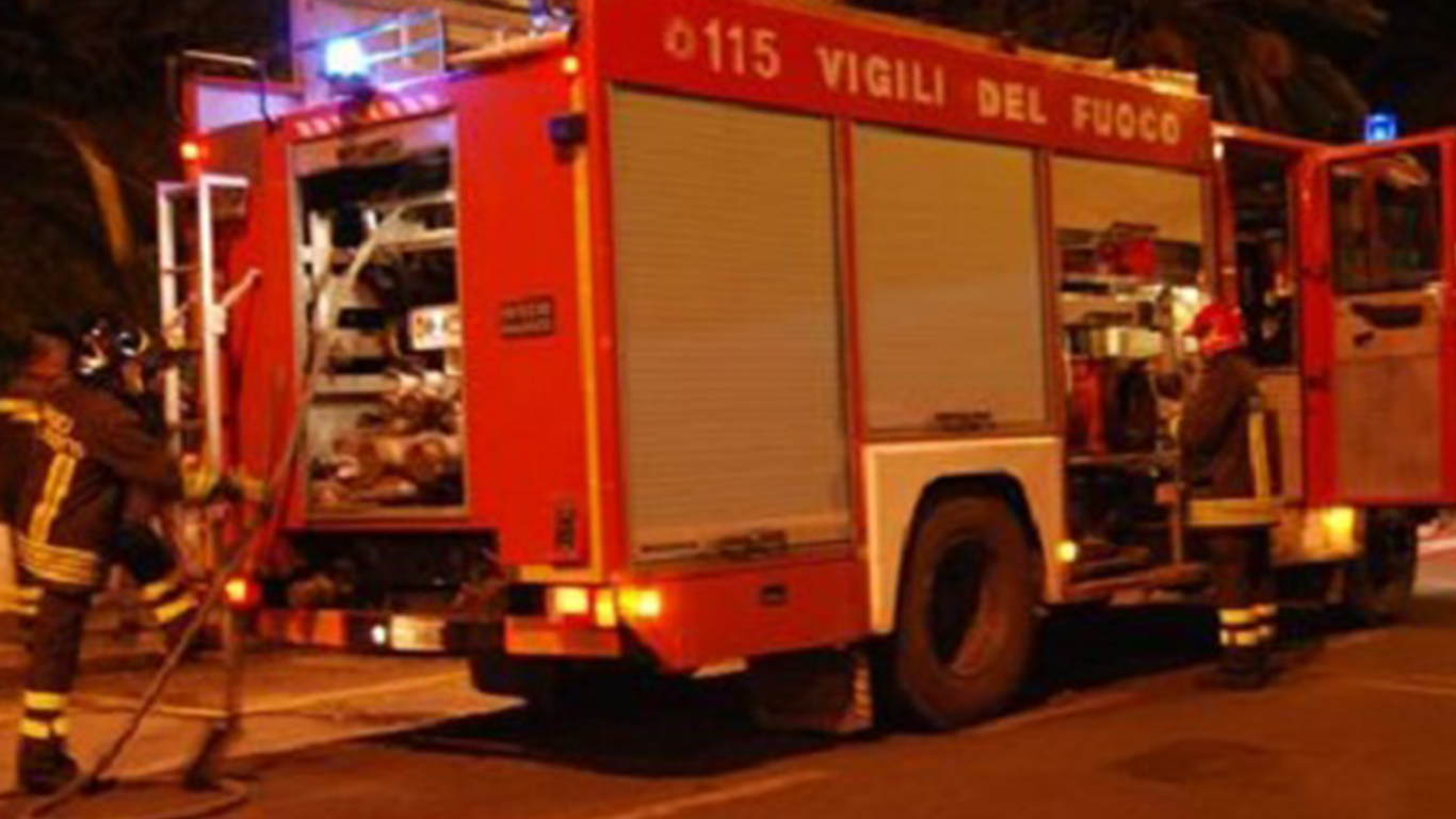 Strada Aeroporto – Brucia un’altra baracca dei rom. E’ il secondo caso in due giorni