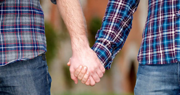 Atto di nascita negato a coppia gay – Il Comune promette: “Interverremo e risolveremo”