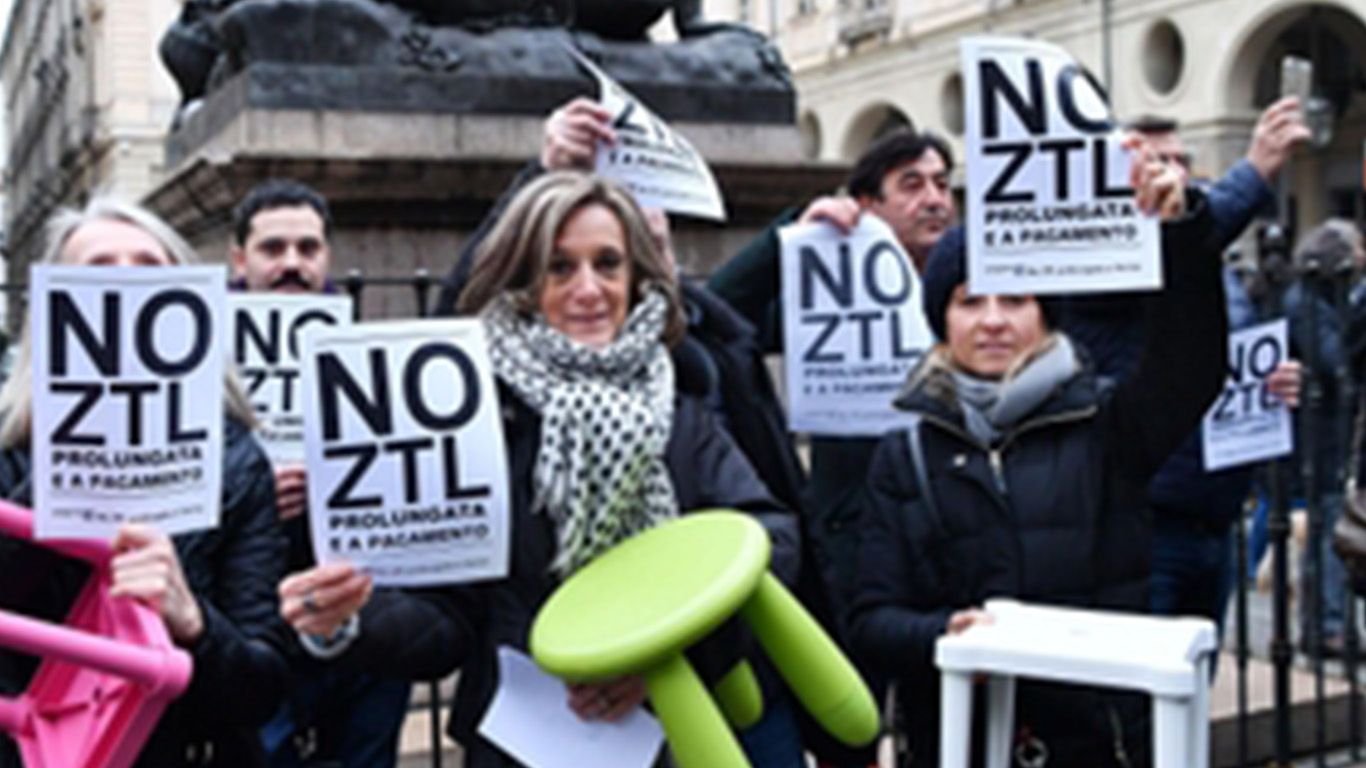 “Prolungare la Ztl significa condannare a morte il commercio” – la protesta continua