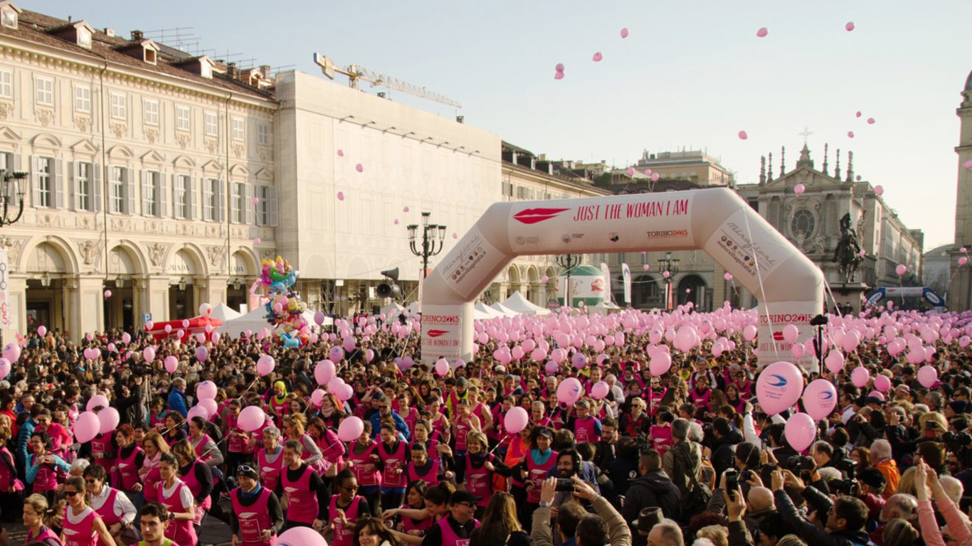 La Mole si tinge di rosa con “Just the Woman I’am” – Attesi in 20.000 alla corsa nel centro di Torino