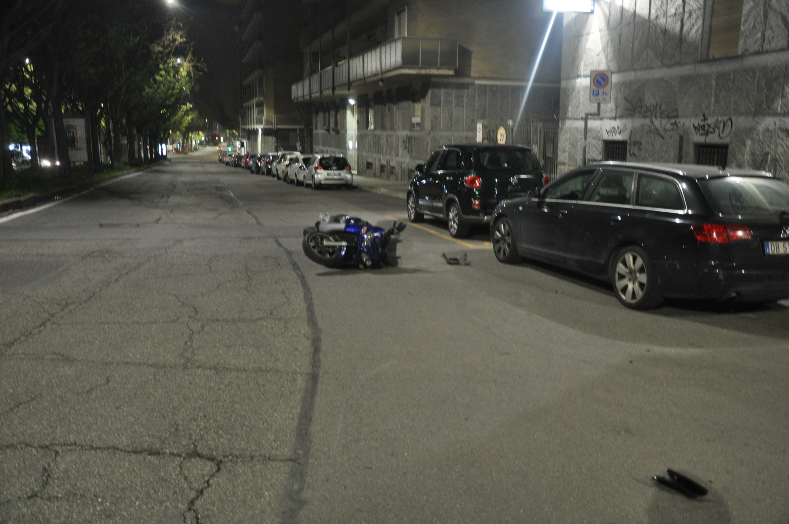 Motociclista morto nella notte in corso Svizzera