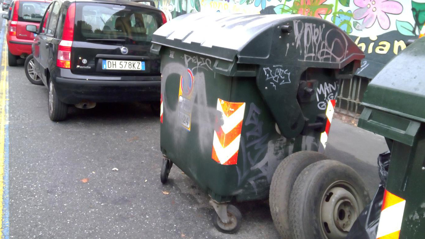 Barriera –  Pusher si nasconde in un cassonetto di via Montanaro. Trovato e arrestato