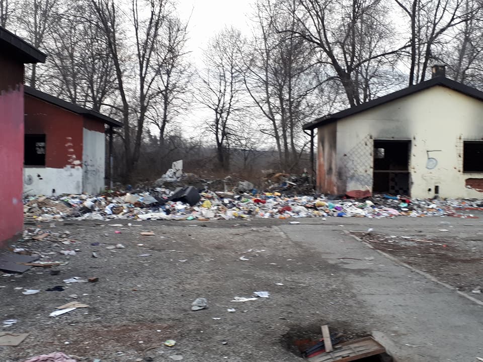 Campo Nomadi via Germagnano – Abbattute due casette. “Erano un pericolo per la sicurezza”
