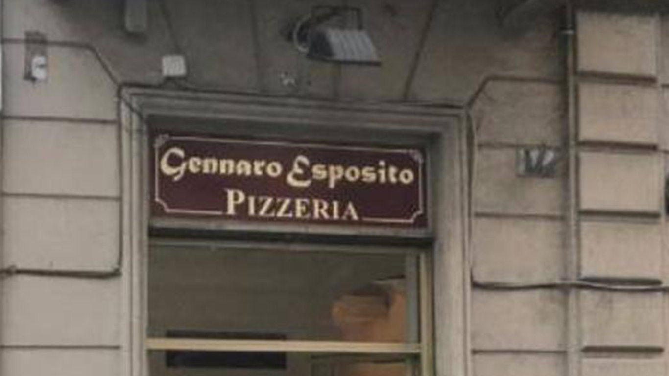 Cibo scaduto e furto di energia elettrica alla pizzeria Gennaro Esposito – Denunciato il titolare