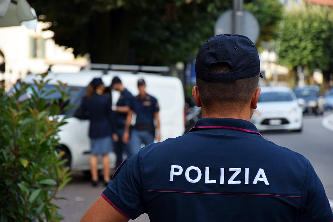 Arbitro delle giovanili e presunto pedofilo, contattava minorenni su WhatsApp – Arrestato dalla Polizia
