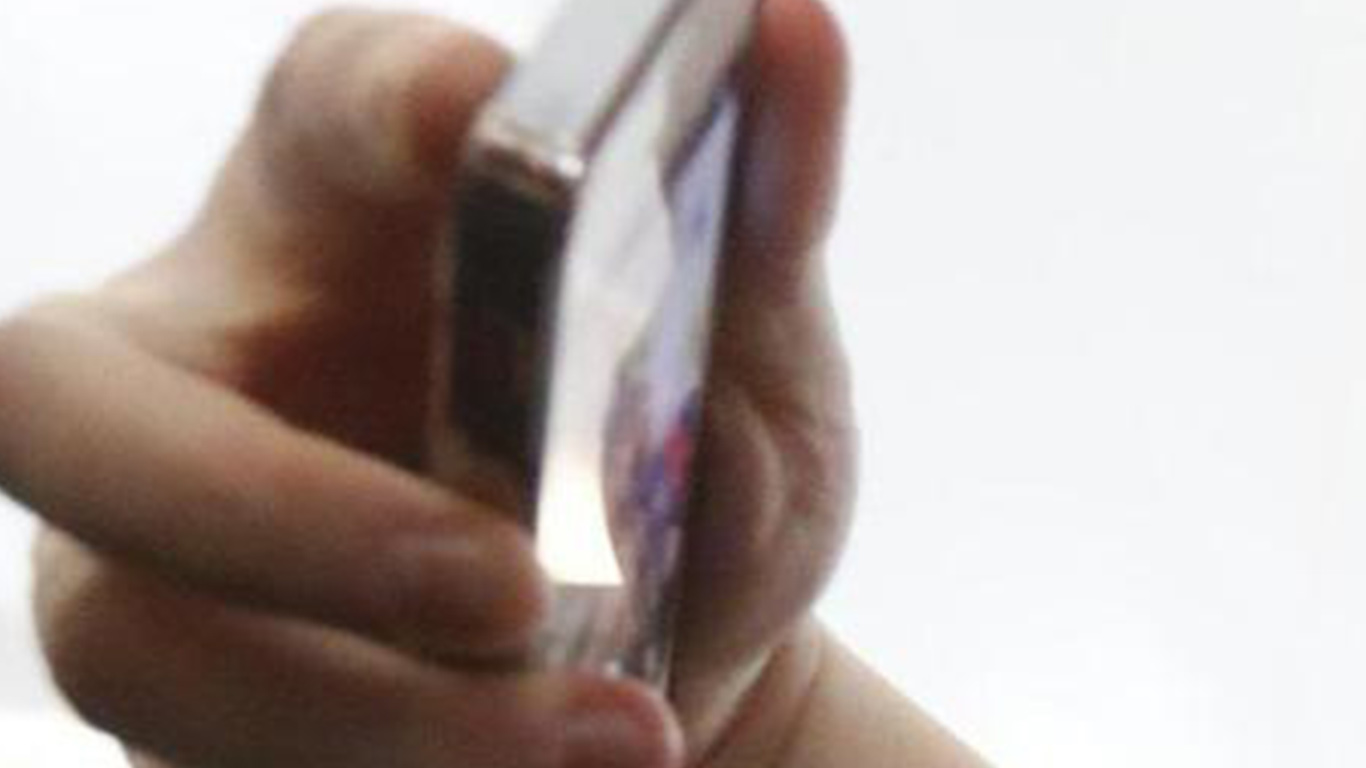 Minorenni rischiano la vita per un “selfie” sui tetti – La Polizia evita l’incidente