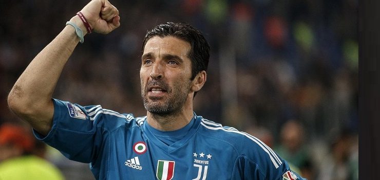 Buffon in lacrime, è addio alla Juventus. “Ma la mia carriera di portiere potrebbe continuare”