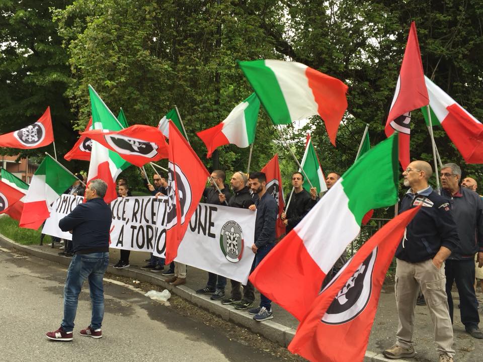“Luogo di omicidi minacce e ricettazione” – la protesta contro il “Barattolo” a Torino