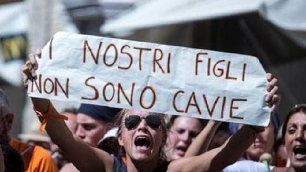 “No all’obbligo vaccinale” – La protesta che fa discutere arriva davanti al Comune di Torino