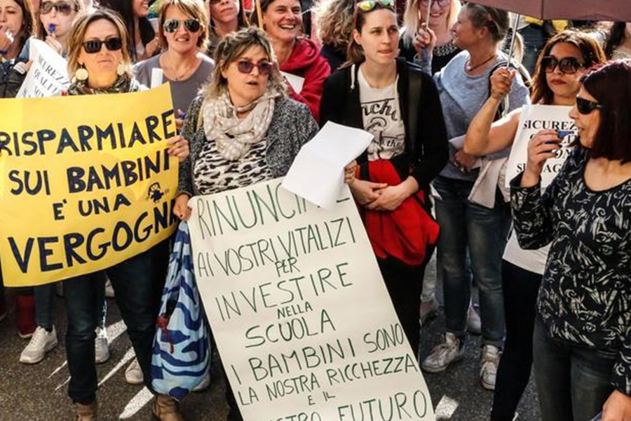 Dura protesta delle maestre d’asilo in Comune “Nessuna assunzione e 50 posti vacanti”