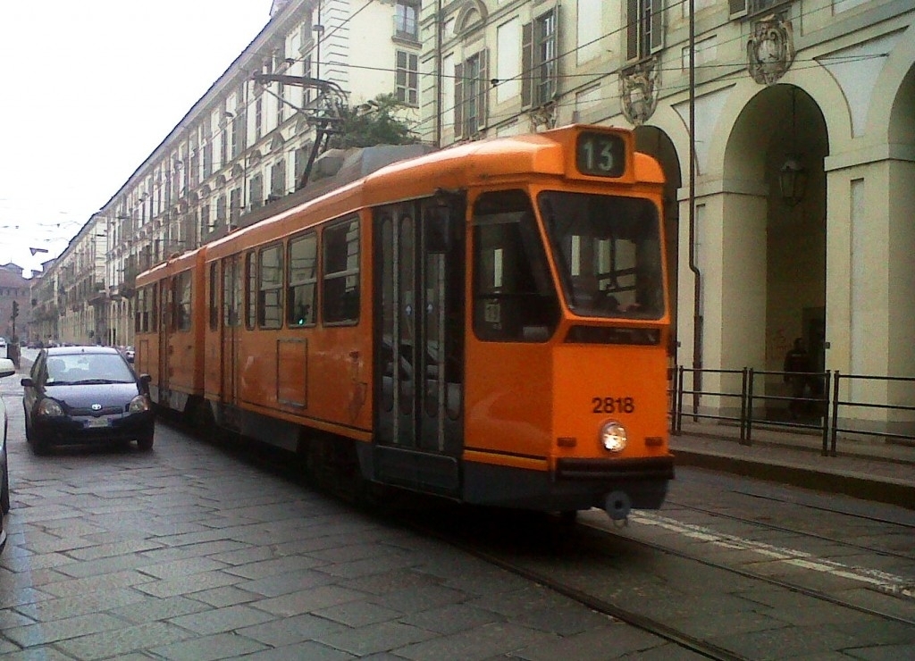 90enne investito dal tram 13 in centro a Torino