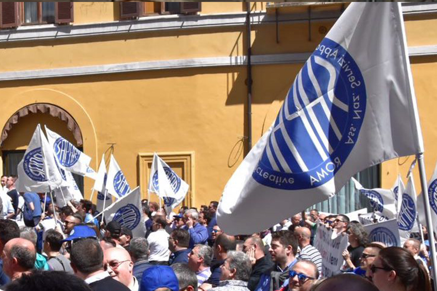 “Con questa legge ci uccidete” –  Scendono in piazza a Torino i gestori di slot-machine