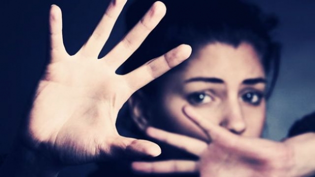 Minaccia la moglie “Ti sfregio con l’acido” – Arrestato marito violento a Mirafiori