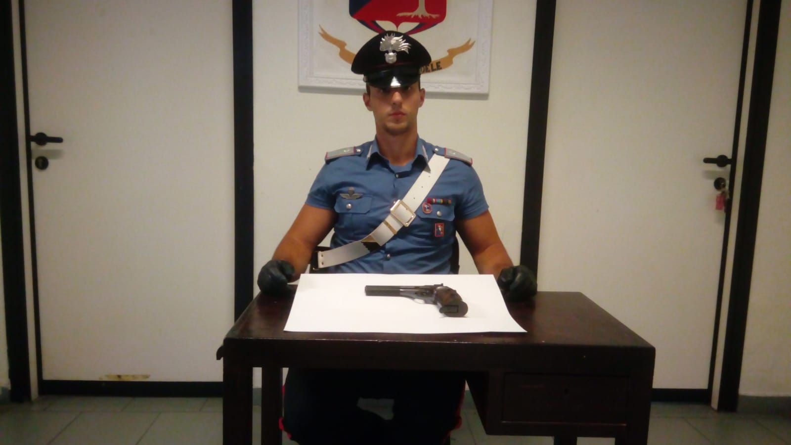 Tragedia nel Torinese – Uccide il patrigno a pistolettate: arrestato