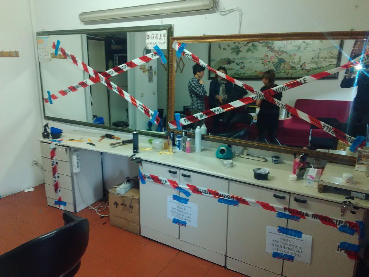 Vendeva parrucche e cosmetici ma era anche un parrucchiere abusivo –  Negozio sotto sequestro