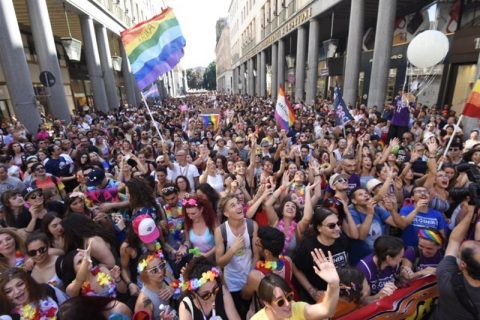 Dichiarò “I gay sono contro natura” – Medico condannato a Torino
