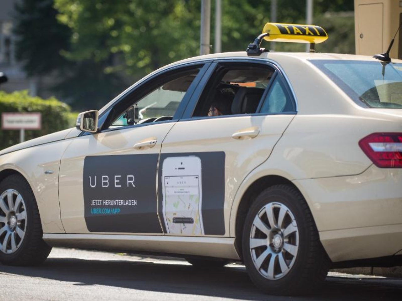 Uber riparte da Torino – Oggi la prima corsa “Saremo leali con i tassisti”