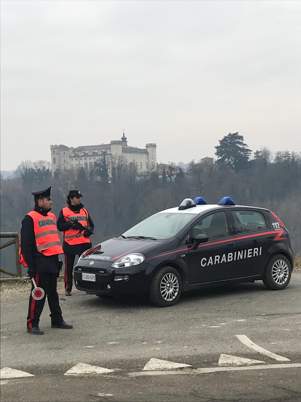 Si spacciano per carabinieri ma trovano un’anziana agguerrita – Smascherati subito