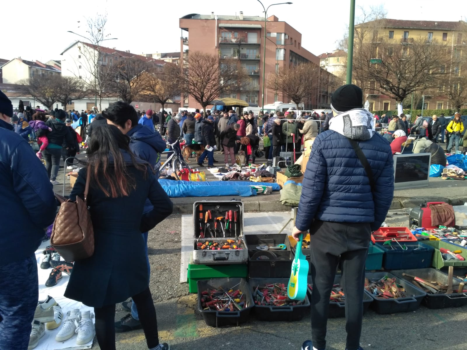 Suk a Borgo Dora – “L’abusivismo continua. E  non c’è nemmeno l’ombra della polizia municipale”