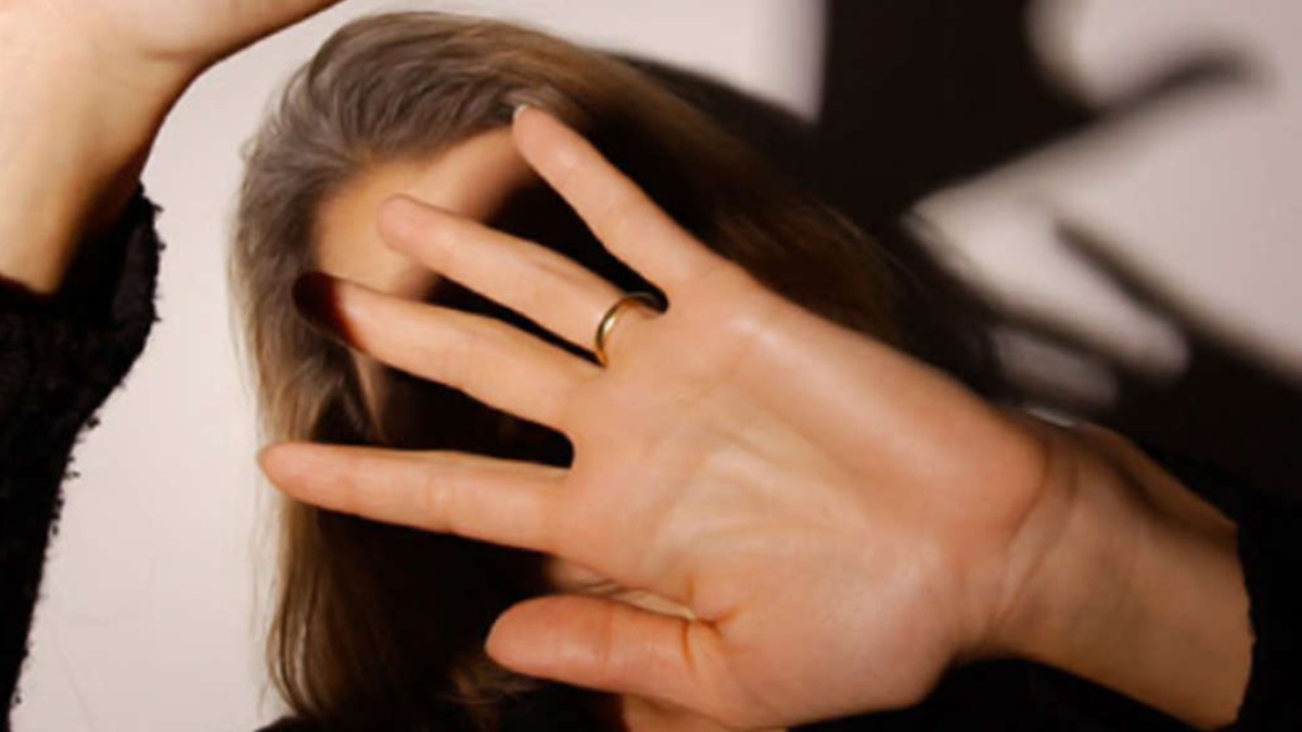 Tenta di soffocare sua madre con un cuscino la vigilia di Natale – Arrestato per tentato omicidio