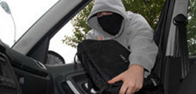 Con un trucco gli scippano il borsello nel giorno del suo compleanno – L’appello della nipote “Almeno restituite i documenti!”