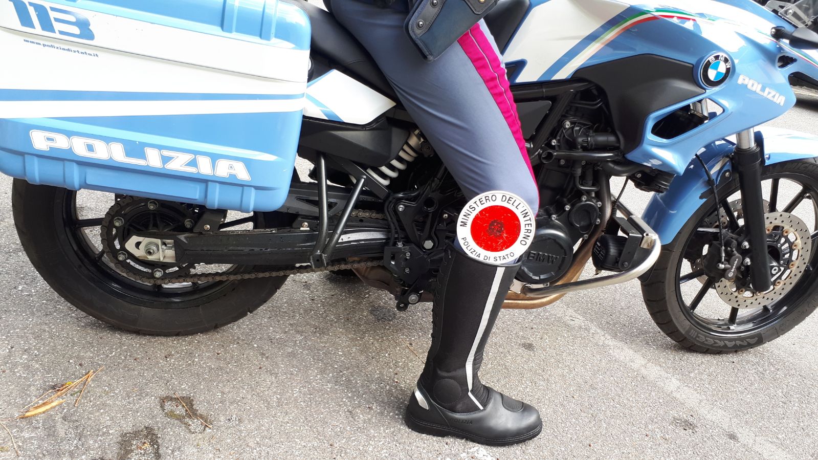 Smontavano auto e moto e le rivendevano a pezzi – Fermati dalla polizia