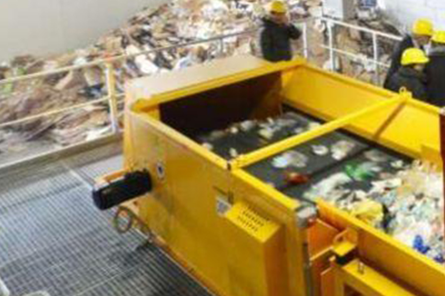 Fu licenziata per aver preso un monopattino dai rifiuti – I Giudici: “La donna deve tornare al lavoro”