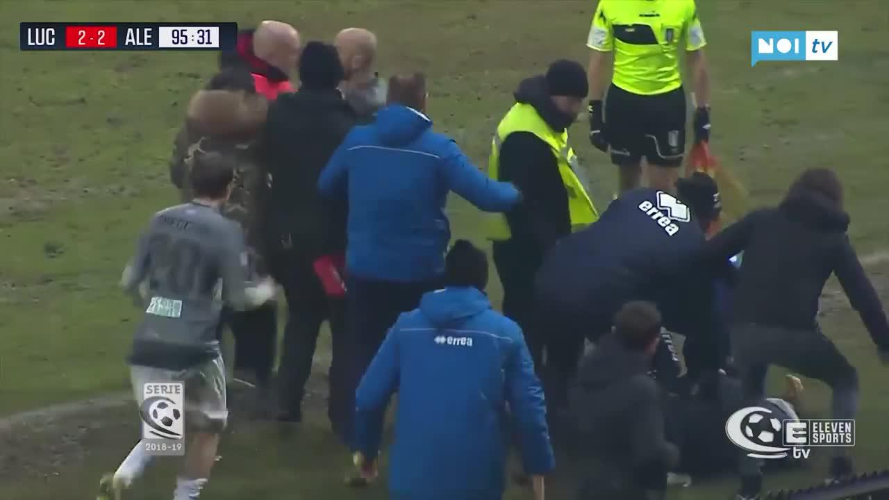 La partita di calcio si trasforma in Far West – Allenatore prende a testate il collega, finale da incubo