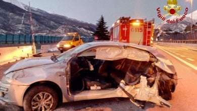 Auto carambola e sbatte più volte contro il guard rail – Chiusa per un’ora la Torino-Bardonecchia