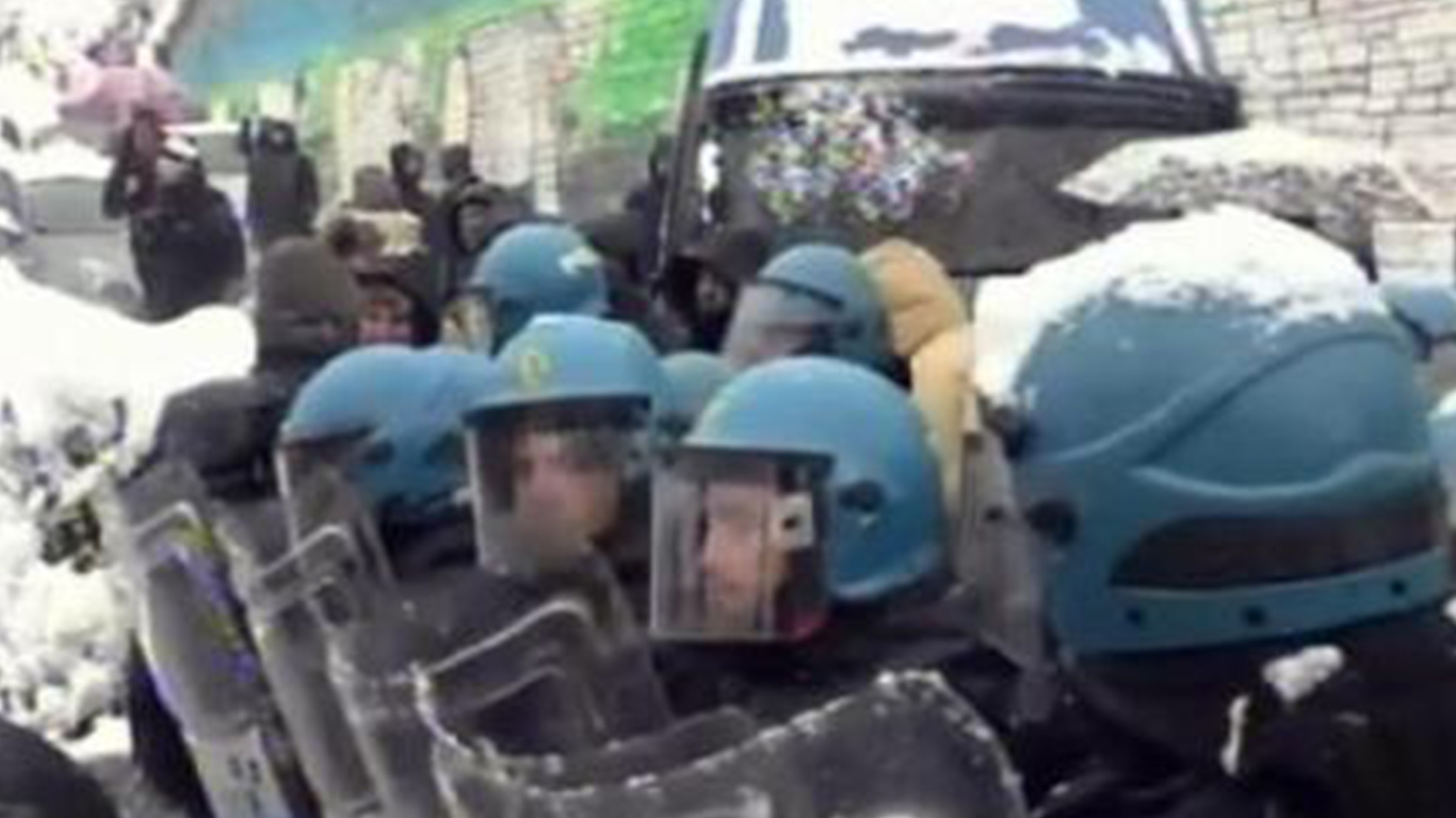 Alta tensione al cantiere Tav – Manganellate sotto la neve per l’arrivo di Salvini