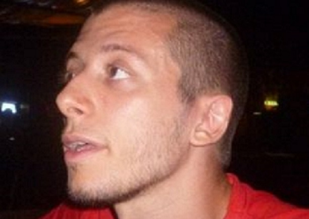 Sgozzato alle spalle in pieno centro, il giallo continua. L’accorato appello della madre “Chi ha visto racconti”