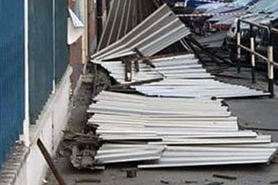 Crolla la tettoia di una scuola elementare – Paura a Torino