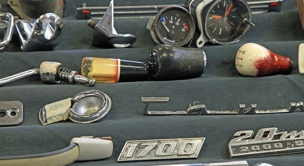 Ricambi per auto di marchi prestigiosi venduti online. Ma i prodotti erano tarocchi – Maxi sequestro