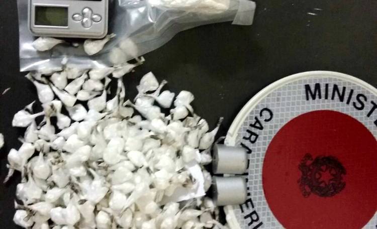 Oltre 2 mila dosi di cocaina vendute – Banda di spacciatori scoperta e arrestata