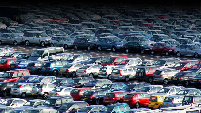 Mercato auto, segno negativo per l’ottavo mese consecutivo – In calo anche FCA