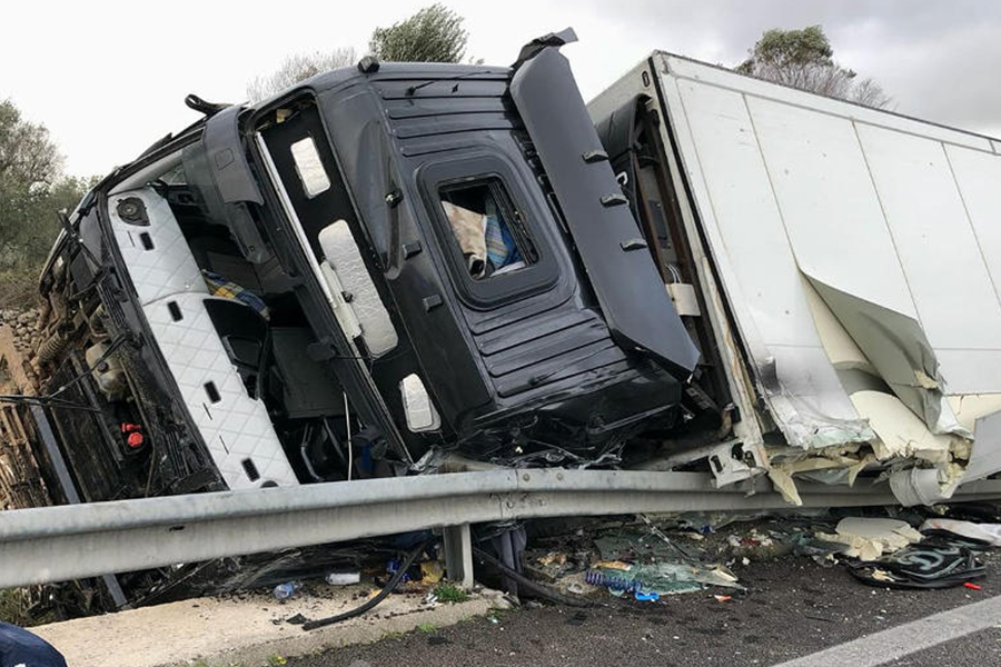 Gravissimo incidente sulla Provinciale – Muore camionista