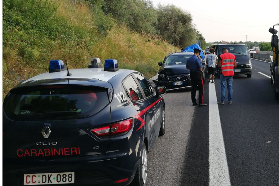Giovani torinesi travolti e uccisi mentre cambiavano le gomme dell’auto