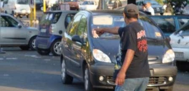 Parcheggiatore abusivo fuori Porta Nuova minaccia automobilista che non vuole pagarlo – Arrestato