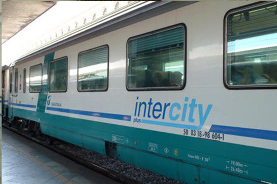 Guasto al locomotore dell’Intercity – Pestato il capotreno